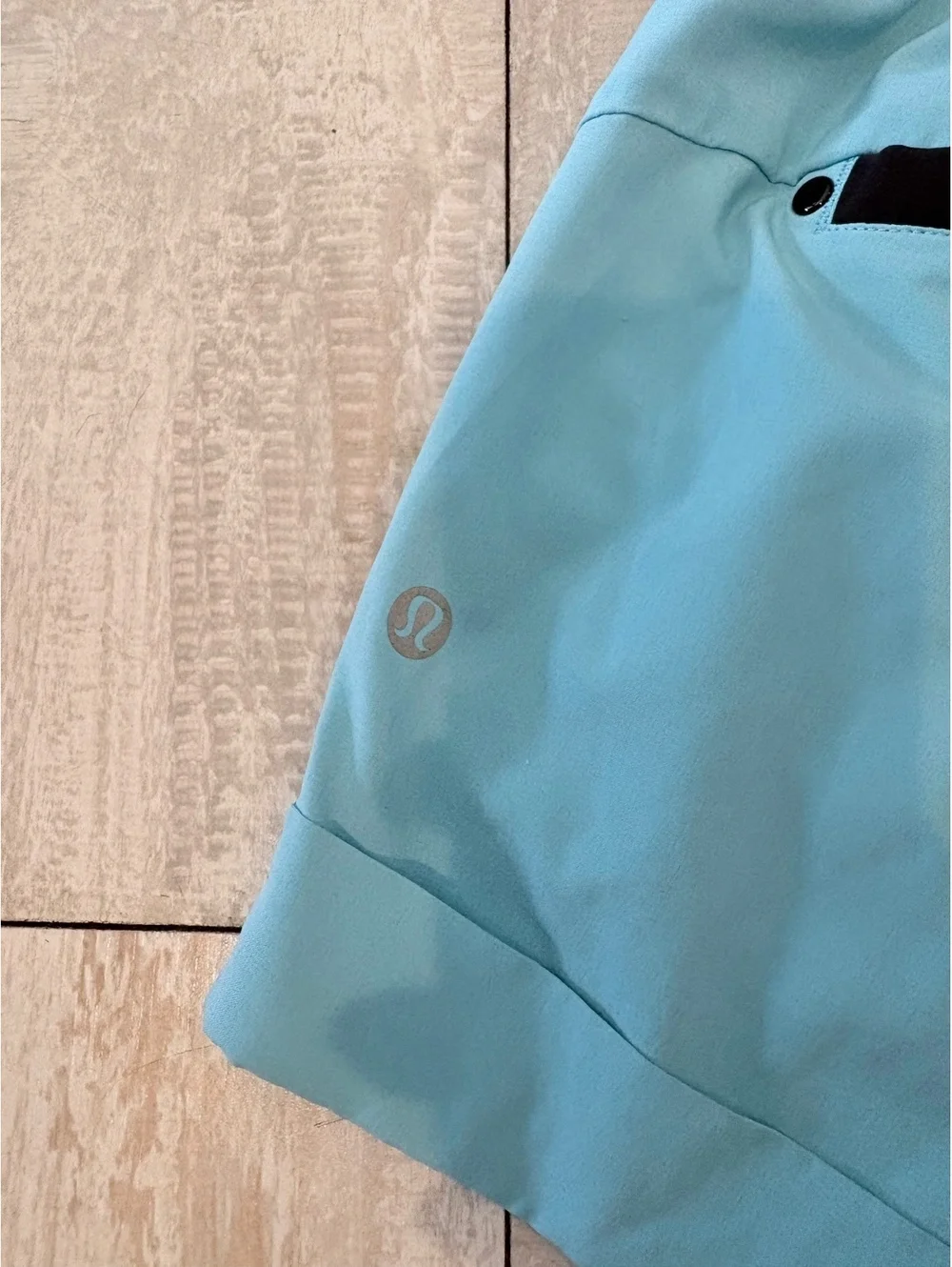 Lululemon Women’s Size 8 Blue Summer Drawstring Athletic Shorts Pockets